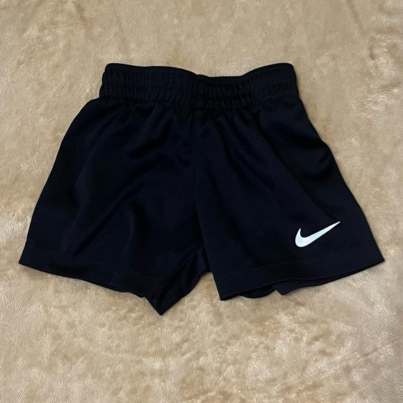 Lot of NIKE Boys Clothing T-Shirt Shorts Black Gray Boys Size 6/9 Month Logo - Picture 4 of 11